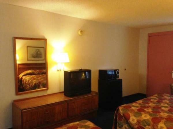 Royal Inn Columbia/Fort Jackson Exterior photo