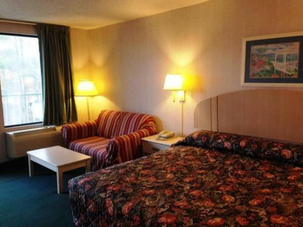 Royal Inn Columbia/Fort Jackson Exterior photo